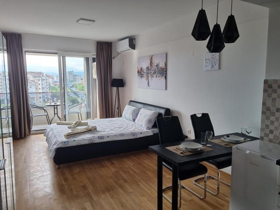Porta Bus Station Apartment Skopje Eksteriør billede