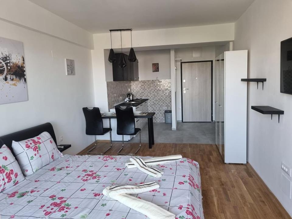 Porta Bus Station Apartment Skopje Eksteriør billede