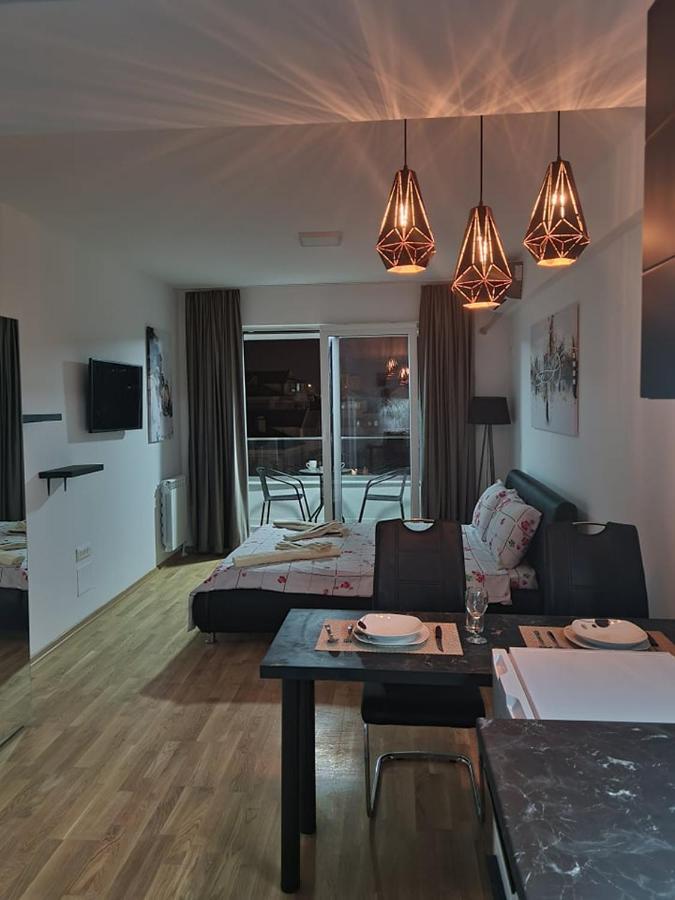 Porta Bus Station Apartment Skopje Eksteriør billede