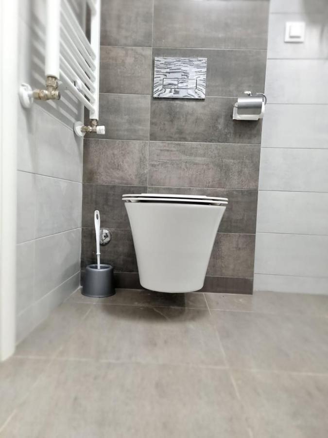 Porta Bus Station Apartment Skopje Eksteriør billede
